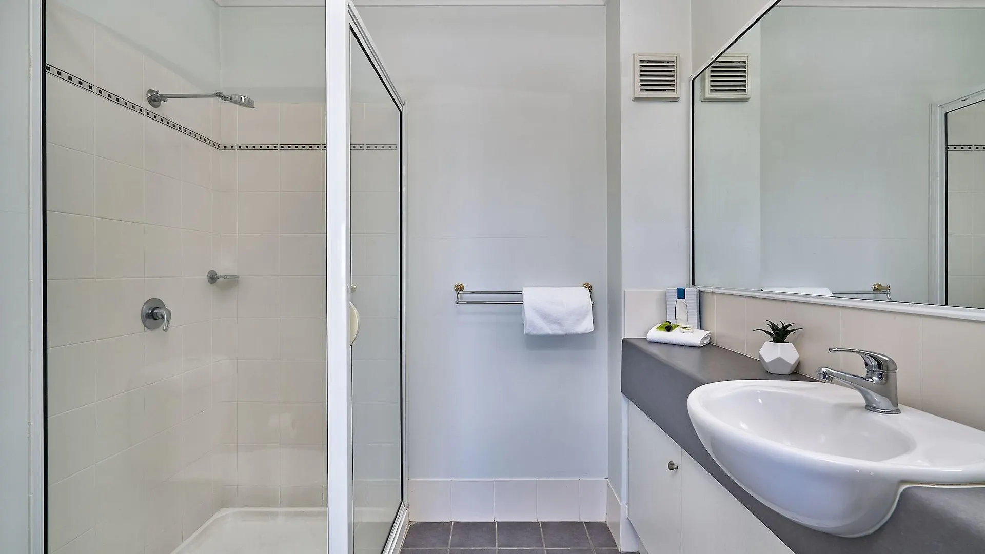 Aparthotel Getaway On Grafton Cairns 4*,  Australia